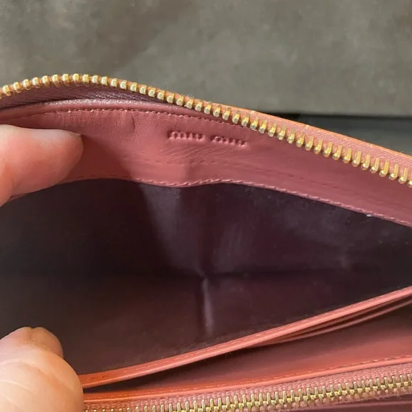 Miu Miu Croc-Embossed Leather Wallet - Pink